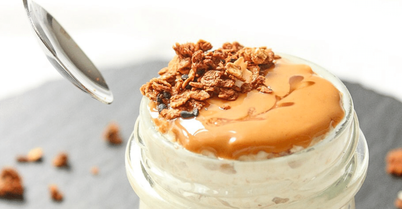 ピーナツバター ﻿ ﻿ ピーナッツだけで作るピーナッツバターを紹介します。﻿市販のものは甘過ぎることもあるので、手作りすれば好みの甘さにしたり、お料理にも使いやすいです。﻿パンにぬったりお菓子作りはもちろん、ドレッシングや棒々鶏ソース、坦々麺もおウチで