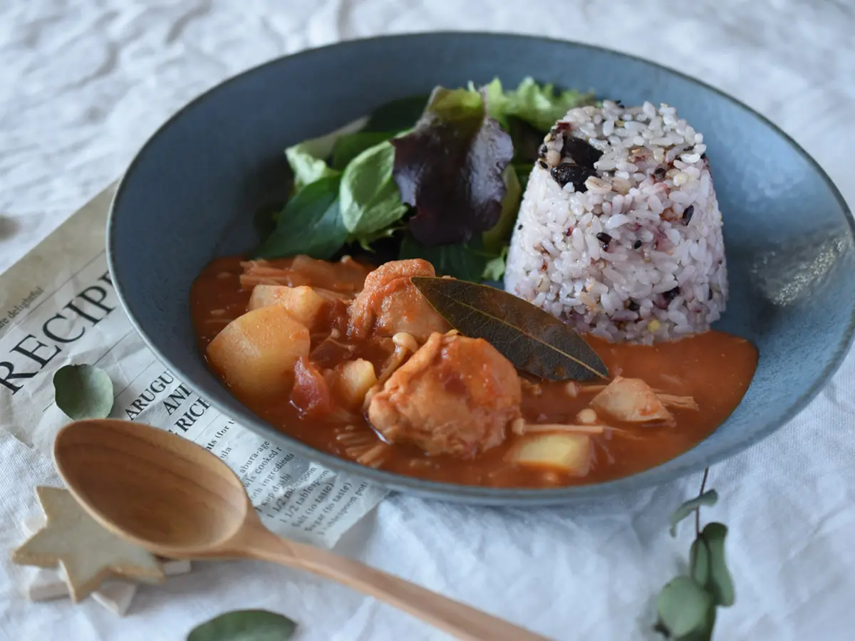 おかわり必至！カレーに合うごはんレシピ6選。おしゃれな盛りつけアイデアも。2ページ目- macaroni