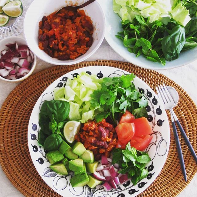 トルティーヤスペインオムレツ の献立 副菜：ブロッコリーとエリンギのマリネ、汁物：アスパラとアサリのほっこりスープ 献立・メニュー 味の素パーク たべる楽しさを、もっと