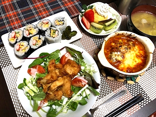 今日はバレンタインデー❤️❤️リクエストでラザニアにしてみました。チョコはKALDIで買いました😅 毎日ご飯献立日記ラザニアパーティーバレンタインの日リクエストです