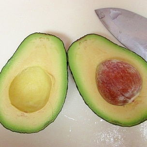 アボカド」の変色って防げるの？きれいな状態をキープできる3つの方法クラシル