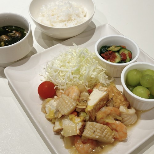 腎臓病食レシピ 具たくさん 減塩 八宝菜無添加 —————————— 腎臓病の方向け 管理栄養士監修 「塩分41%カット 減塩中華だし」で簡単八宝菜に♪色々な食材の旨味が合わさり、ご飯が進む一品です。 —レシピ—所要時間 20分材料1人前豚肉30g やりいか10g えび10g