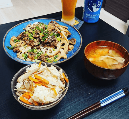 混ぜるだけなのでとってもお手軽！おかず無しでもパクパクいける『梅わかめ混ぜご飯』おにぎりにも あみん 嶋田あさ美- エキスパート -Yahoo!ニュース