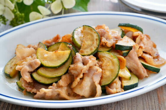 3STEPで夏の常備菜「ズッキーニラペ」ROOMIE ルーミー