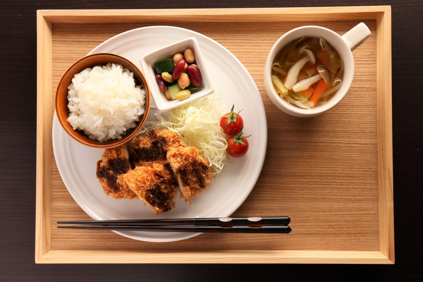 基本からアレンジまで！思わずつくりたくなる「とんかつ 副菜」のレシピ集クックパッド