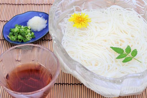 AKOMEYA TOKYOアコメヤの5色の素麺: 麺類AKOMEYA TOKYO