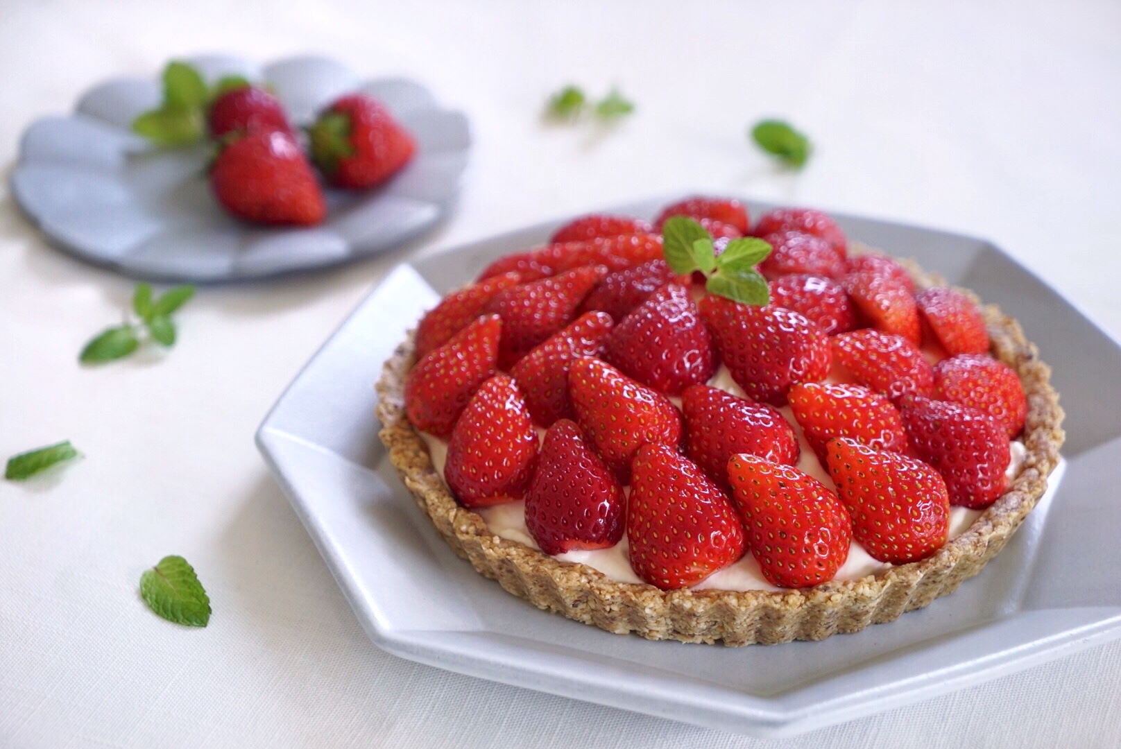 こりゃたまらん♪ シャトレーゼの「苺のレアチーズタルト」が贅沢すぎるイエモネ