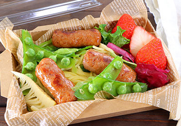 お弁当と春の空