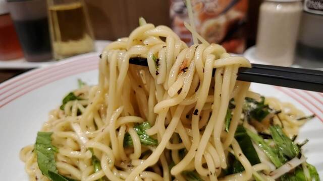 リンガーハット 梅肉と鶏むね肉の冷やしまぜめん 1000円yuu冷やし探訪25 毎年恒例のリンガーの冷やしもスタート！うまうま😋塩分が結構濃いめなんで、酢がオススメかも。 あと早めの時期から始めたけど、今年は第二弾出るかな？ 楽しみ〜渋谷渋谷グルメ渋谷