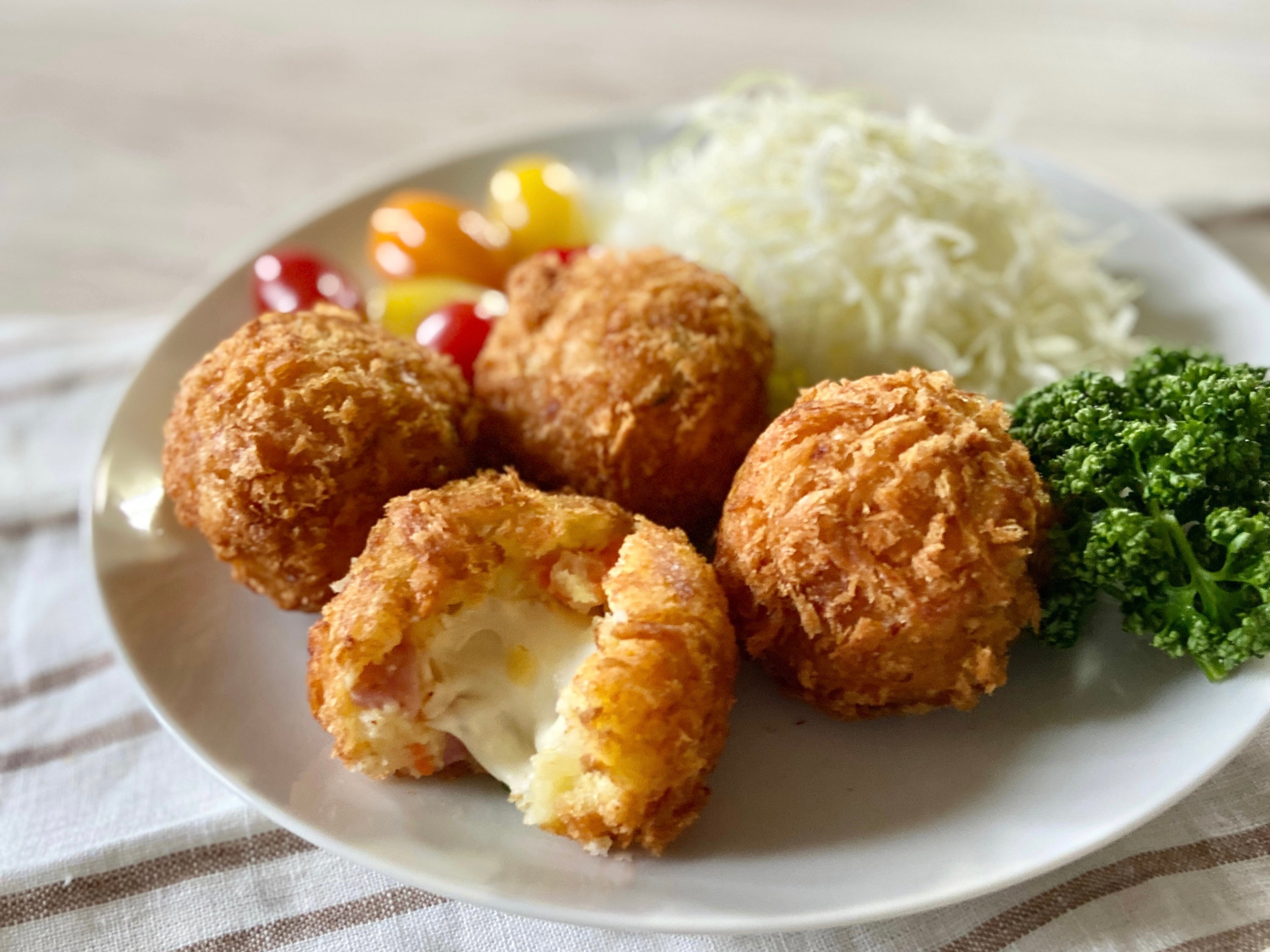 アレンジレシピ♪ ポテサラのチーズコロッケ