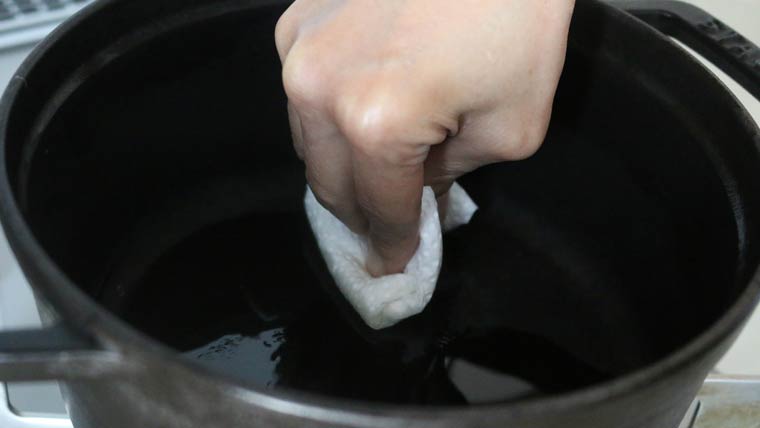 ストウブ鍋のお手入れ、頑固な焦げ付き落とし、コツを掴めば楽しくなる ナチュラルクリーニングくつろぐ家時間