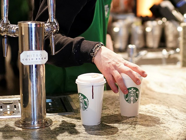 スタバタンブラーの持ち込みでフラペチーノは注文できる？頼み方紹介！ころころブログ