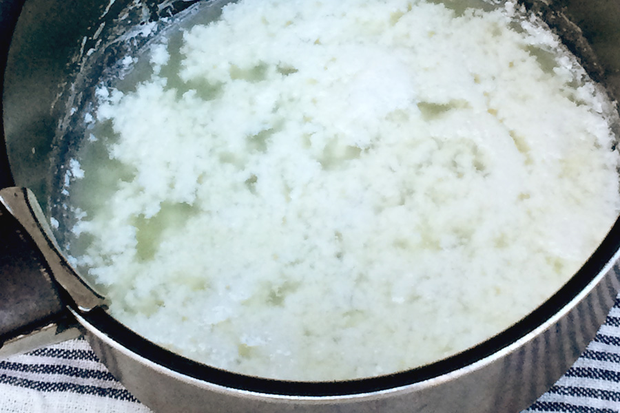 材料3つ！クリームチーズの作り方🧀 □材料 ・牛乳 900ml ・レモン汁 大さじ2 ・塩 小さじ1 4詳しいレシピは、YouTubeでご紹介してます⭐️クリームチーズチーズ簡単レシピ料理研究家ゆかり