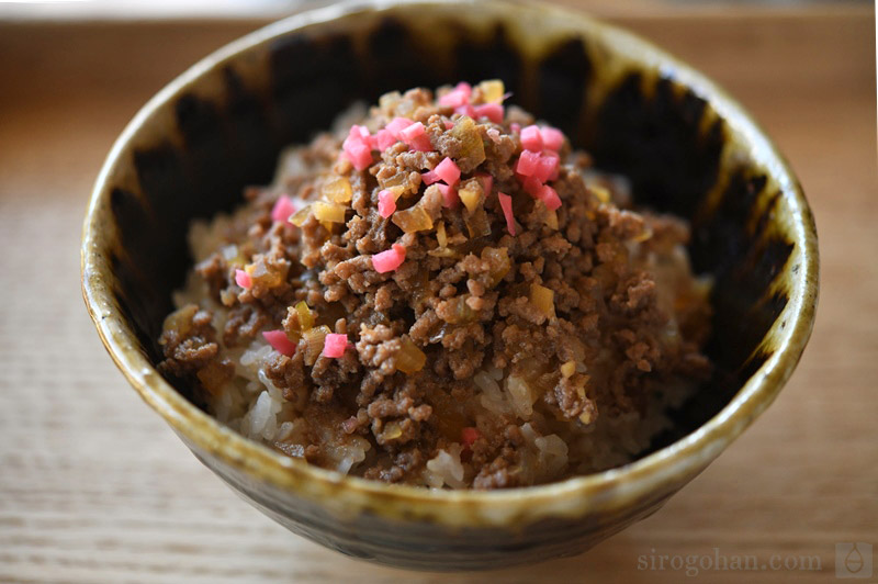 子ども向け、牛丼の作り方。牛ひき肉と玉ねぎの甘辛丼 - パパやる