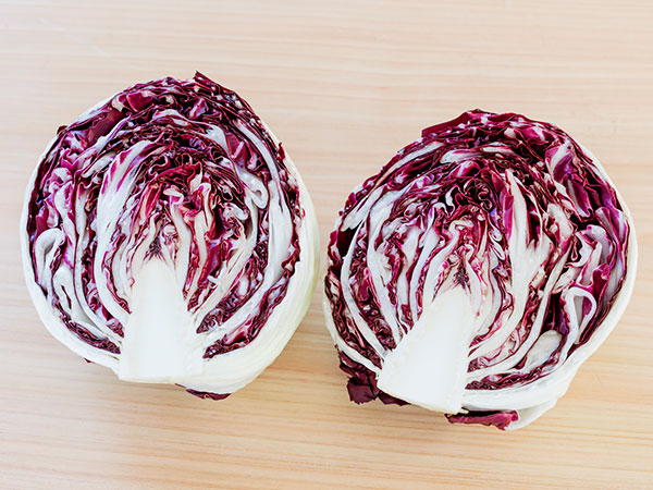 紫色の苦みの強いレタスのような野菜の名前を教えてください - チコリー- Yahoo!知恵袋