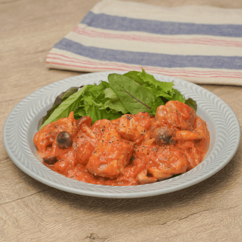 ドッキリ仕込み チキンのトマトクリーム煮を作ります