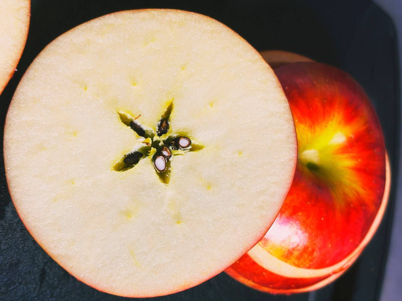 ♪輪切りのすすめ♡蜜まで食べるりんごの切り方♪ レシピ・作り方 by 体脂肪率11%夫人 - 楽天レシピ