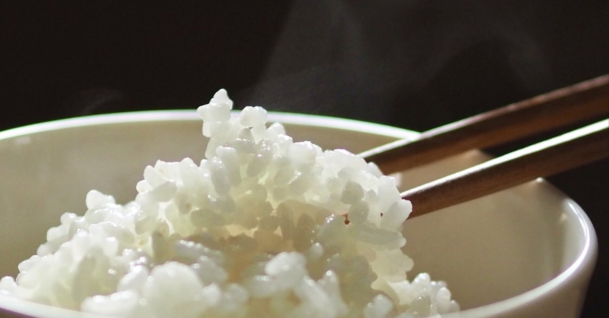 ✴︎離乳食後期 軟飯の作り方𓎩𓌈軟飯を炊飯器で簡単に作れる お米と水の割合は ◌ 米 2合 ◌ 水 お米を入れた状態で炊飯器の3合の目盛実際にご飯を炊くと沢山の量に見えますが 90g×9〜10個分 約3日分 できます😊♪ ご飯を冷凍するときは平らに丸く冷凍すると