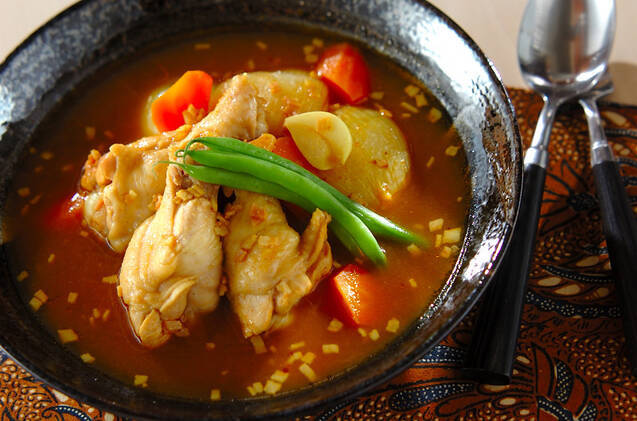 おうちクリスマスの定番！漬けて焼くだけ簡単手羽元のローストチキン