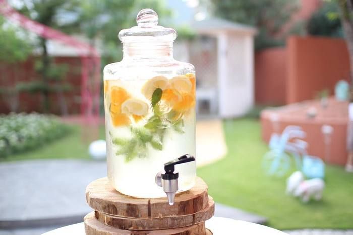 朝1杯のレモン水でスッキリ爽やか！「レモンウォーター」の作り方・アレンジキナリノ