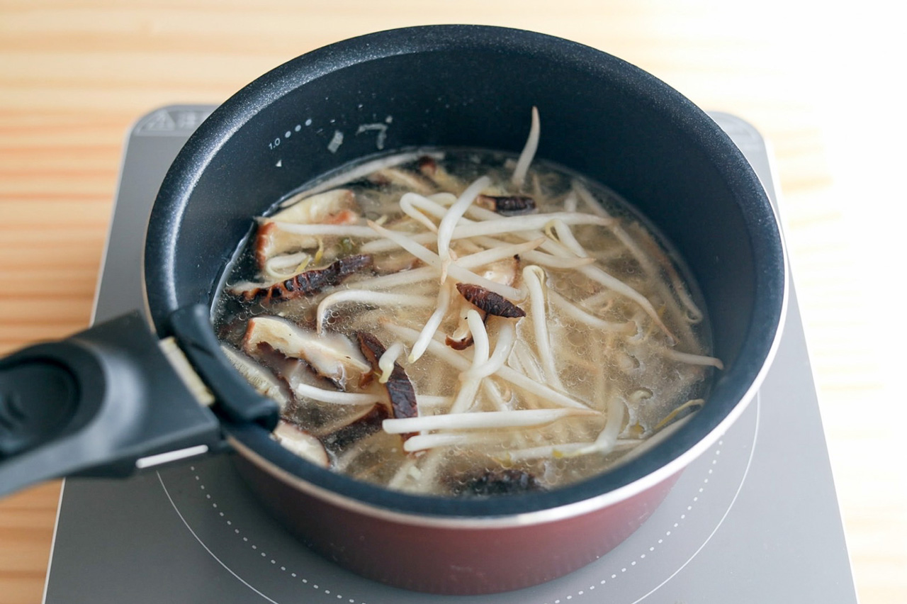 ワンタンとわかめと生姜の味噌汁 レシピ・作り方 by トトロ7 - 楽天レシピ