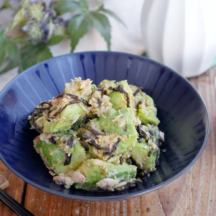 アボカドとトマトとツナのサラダ