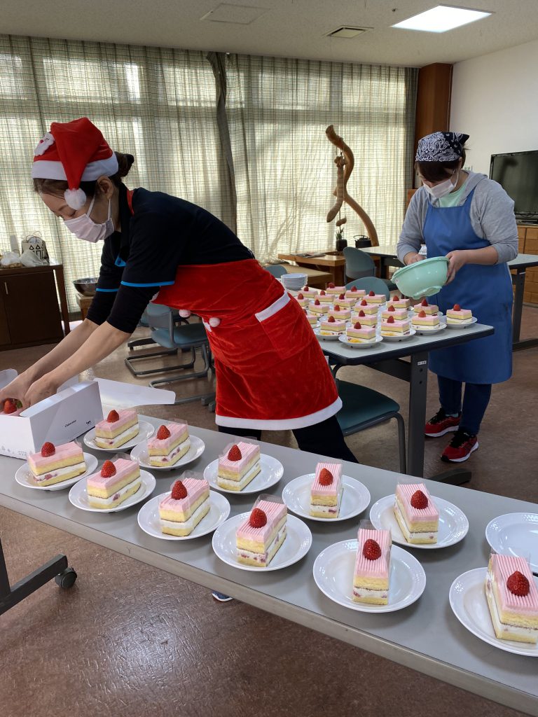 クリスマス会 お食事編♬フロンティアの介護 住宅型有料老人ホーム 竜王の憩のブログ