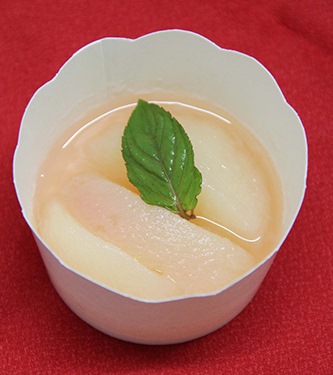 桃のコンポート グレープフルーツのみぞれ添え