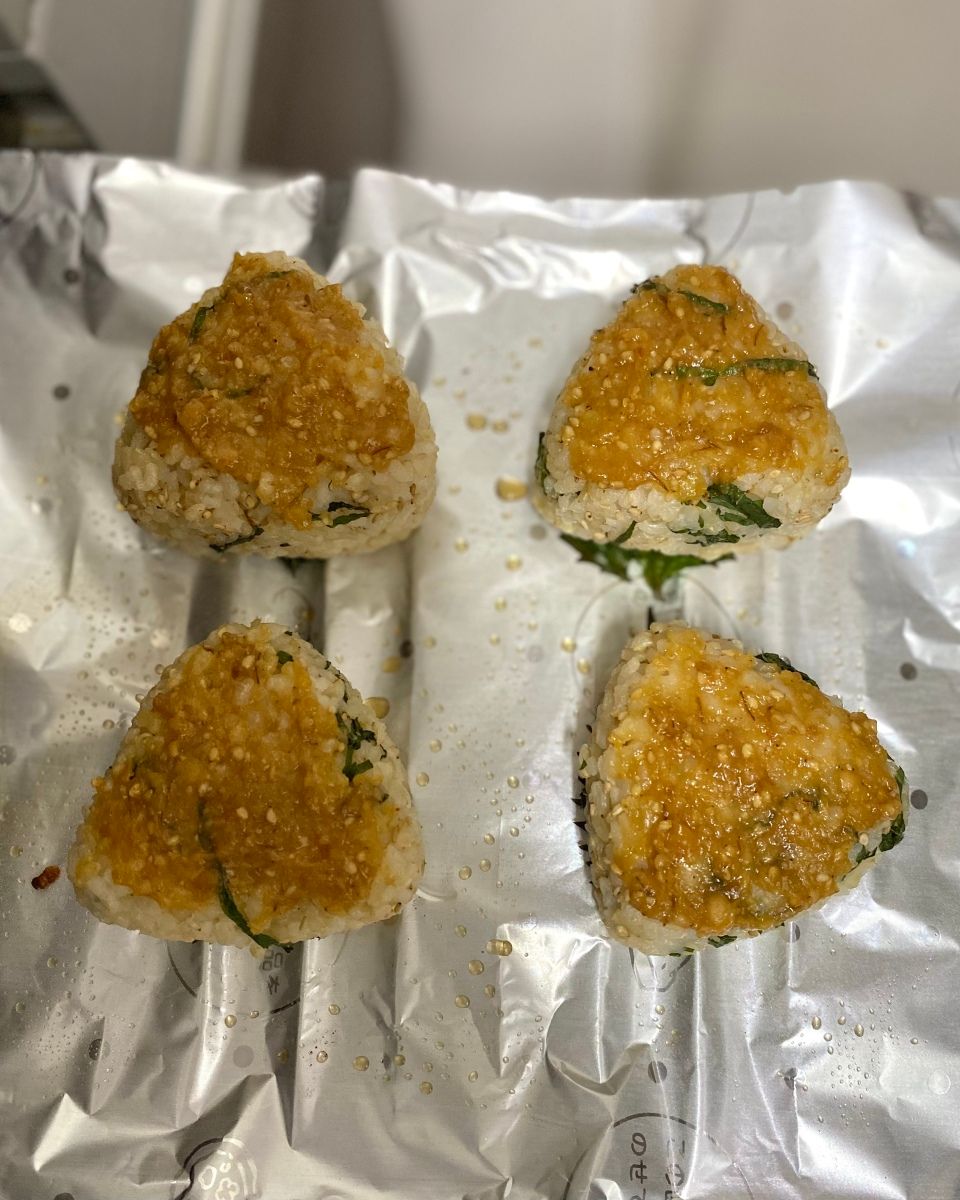 大葉味噌と炒め人参のおにぎりonigiri 研究室