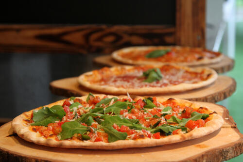 ピザハットの生地、徹底比較！ハンドトス？パンピザ？あなたに合うのはどれ？ 食感？カロリー？ ピザハットの生地の種類と特徴：ハンドトス、パンピザの違い