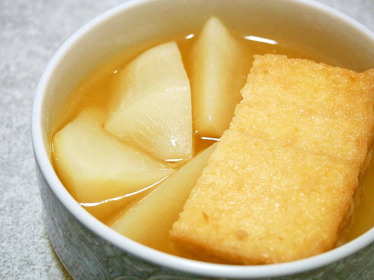 生姜たっぷり大根と厚揚げの照り煮, こんにちは、KINSです。, 食べると善玉菌を増やすと言われている大根,そんな大根と厚揚げを使った簡単、時短！生姜たっぷり大根と厚揚げの照り煮をご紹介します✨, 味が中までしっかり染み込んで美味しいですよ✨,材料 ,大根1 4本 300～400ｇ , 厚揚げ1個 130ｇ , 水200ml, 醤油大さじ２, みりん大さじ２, 酒大さじ１,