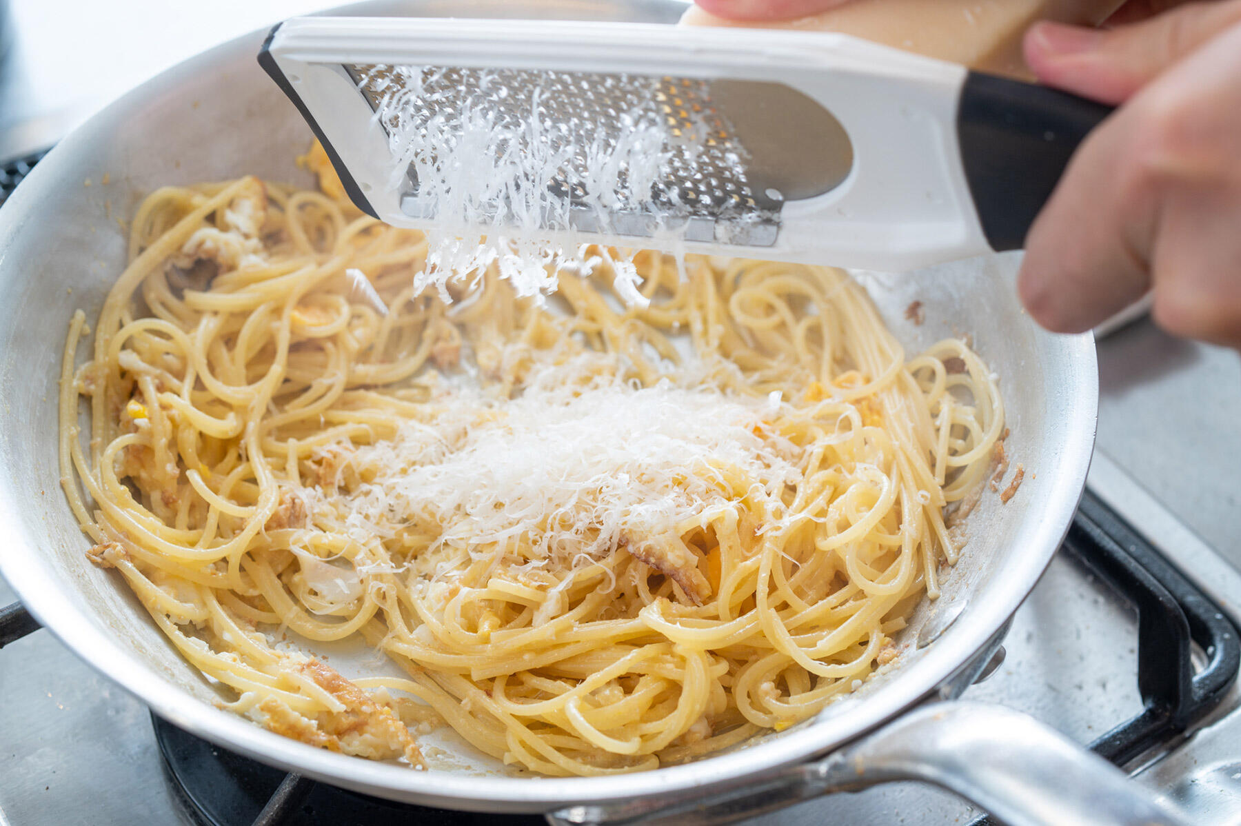 貧乏人のパスタ たまごとチーズで作る！絶対病みつきになる絶望的に美味いパスタ！ スパゲッティ・ポヴェレッロ