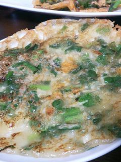 野菜たっぷり！小麦粉と片栗粉で簡単チヂミ♡