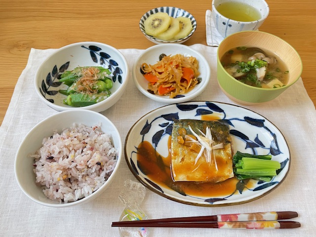 健康な食事鯖の胡麻味噌煮＋2品献立。管理栄養士だけが知ってる美味しいのに太らない秘密の夜ごはんレシピ。2021 04 19