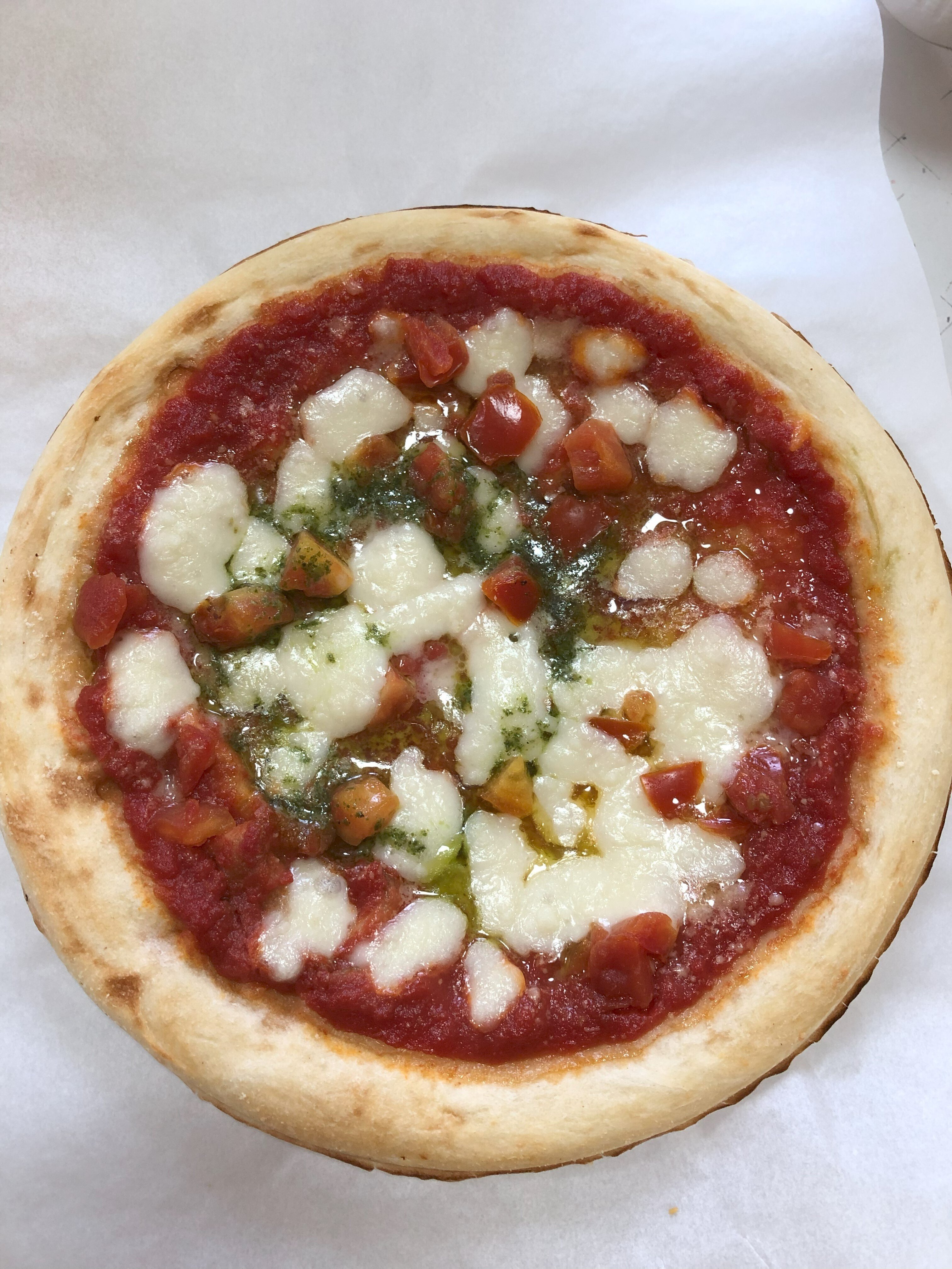 コンビニ冷凍ピザで割安度トップ。ローソンの冷凍ピザ！味は？じっくり観察