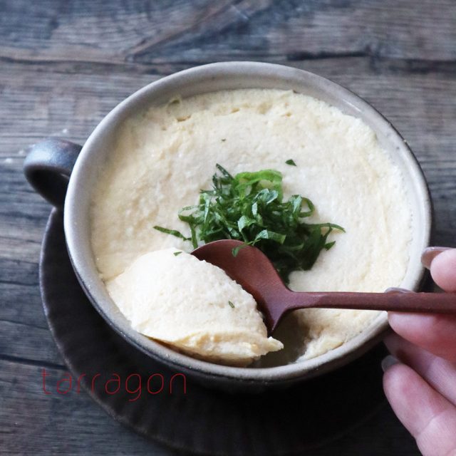 𖡂𓂃❉﻿ ﻿ レンジで簡単♪﻿ お豆腐茶碗蒸し！﻿ ﻿ ﻿材料 ﻿ ・絹豆腐 150g﻿ ・卵 1個﻿ ・顆粒出汁 小さじ1 2﻿ ・醤油小さじ1 2﻿ ・水 大さじ3﻿ ﻿ ﻿ とっても簡単、あと一品に♡﻿ お豆腐と卵で作った優しい茶碗蒸しです☺️﻿ ﻿ ﻿ 家庭によってレンジの強さが違うので