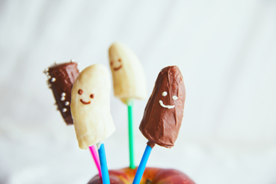 神奈川 横須賀 お祭りの時に駅前に出ていたチョコバナナの屋台の写真素材67506535- PIXTA