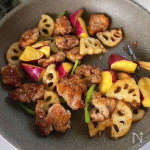 冷めても美味！豚切り落とし肉とれんこんとさつまいもの甘酢炒め