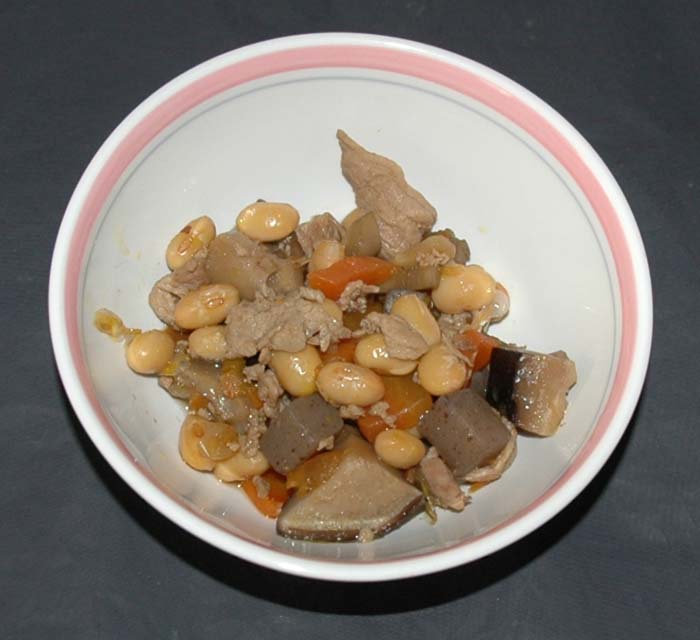 芋と大豆の甘辛炒め✨ , @mami_no_cooking さんの投稿をお借りしました, あぁ！給食のやつー！！,子供達が大喜びで飛びついてくるこれ♡, 親子揃って美味しいねぇ🥰って食べてる時間が, 幸せです🥹, どこか懐かしさもある定番料理ですね☺️,▷材料, ・さつまいも約200g, ・水煮大豆約150g そのまま使えるタイプ , ・片栗粉大さじ2,