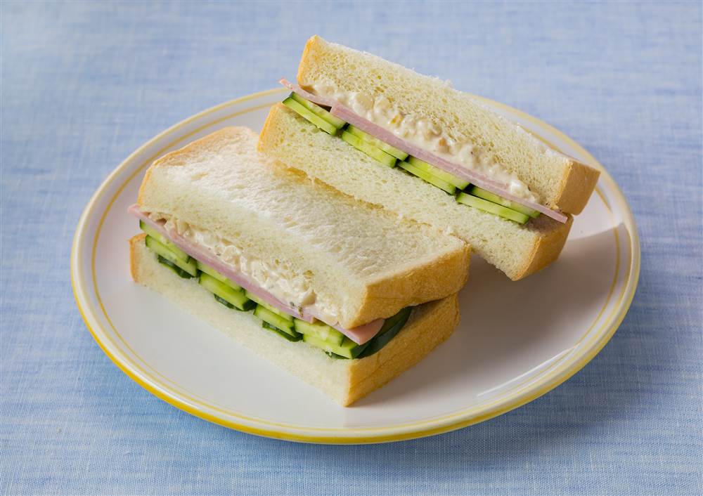 余ったタルタルソースでサンドイッチ