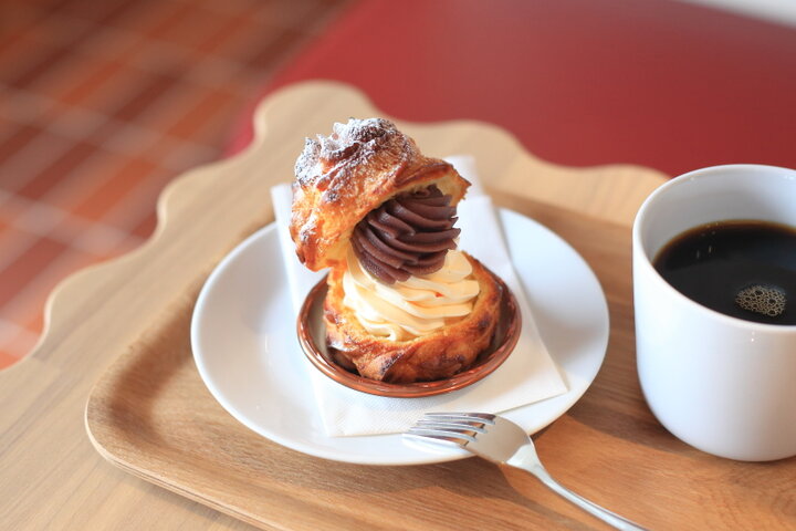 名古屋銘菓「生しるこサンド桜」が春限定で、しっとり食感ビスケット×“桜香る”クリームをサンド - ファッションプレス