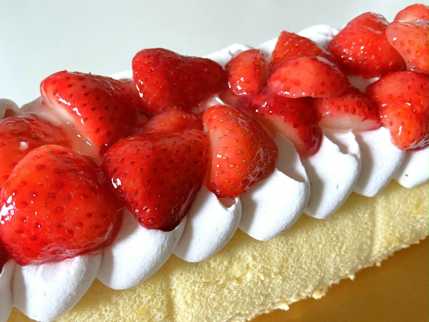 コストコのストロベリーカスタードクリームケーキは濃厚リッチ！蓋を開けるコツがあります