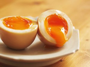 絶対失敗しないゆで卵』の作り方。電子レンジで半熟卵も固茹でもOK。殻むきも失敗なしで、簡単に思い通りのゆで卵が作れます♪ -tanabota タナボタ tanabota タナボタ