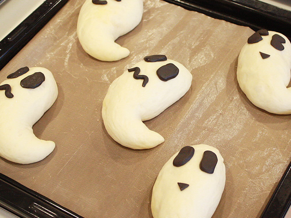 SL Creationsの食材を使ったレシピサイトおばけパン 親子共通