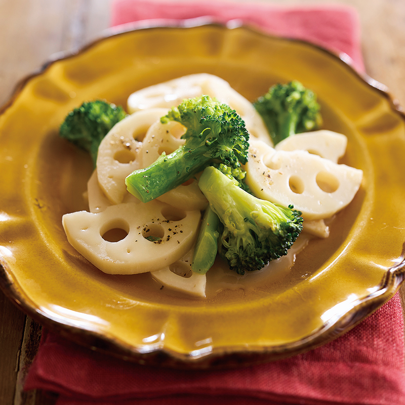 ブロッコリーとベーコンのコンソメスープ くたっと美味しい♡