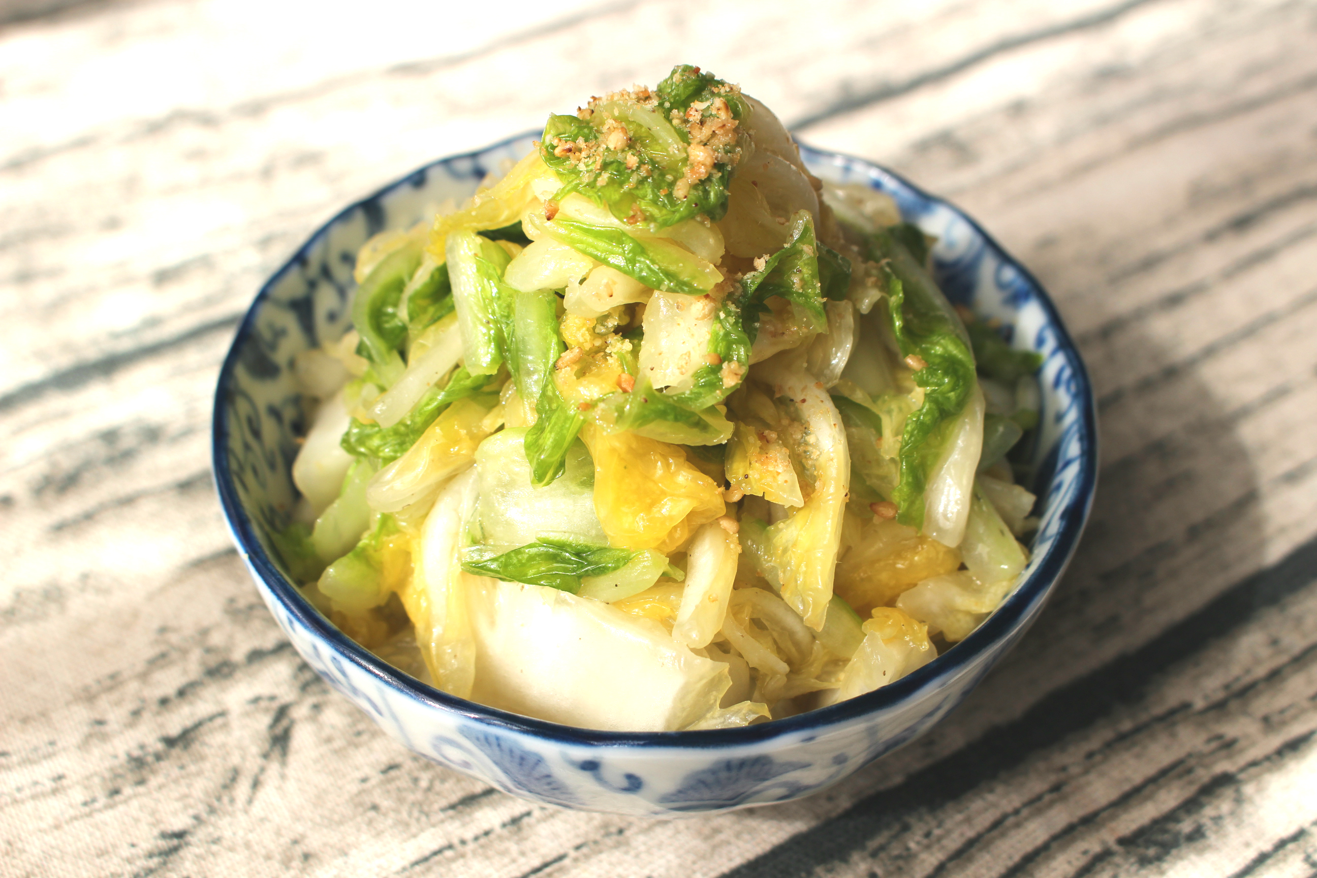 ＼🍲冬のお鍋、余った白菜どうしてる？ ,マジカルサラダ, サラダと言ったら 余った白菜！？, こんにちは！担当Kです🐻,今回の マジカルサラダ は, ———————————————————, 鍋用に買った白菜が余りがちなので、, 白菜を使ったサラダを希望します🙏🏻,———————————————————, というリクエストにお応え！, くたっとさせた白菜をお鍋で楽しんだあとは、,