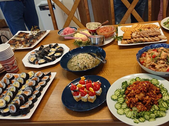 ホームパーティー料理にもブルサンは大活躍！紅白をモチーフにした新春らしいサラダはいかが？レシピサイトNadia