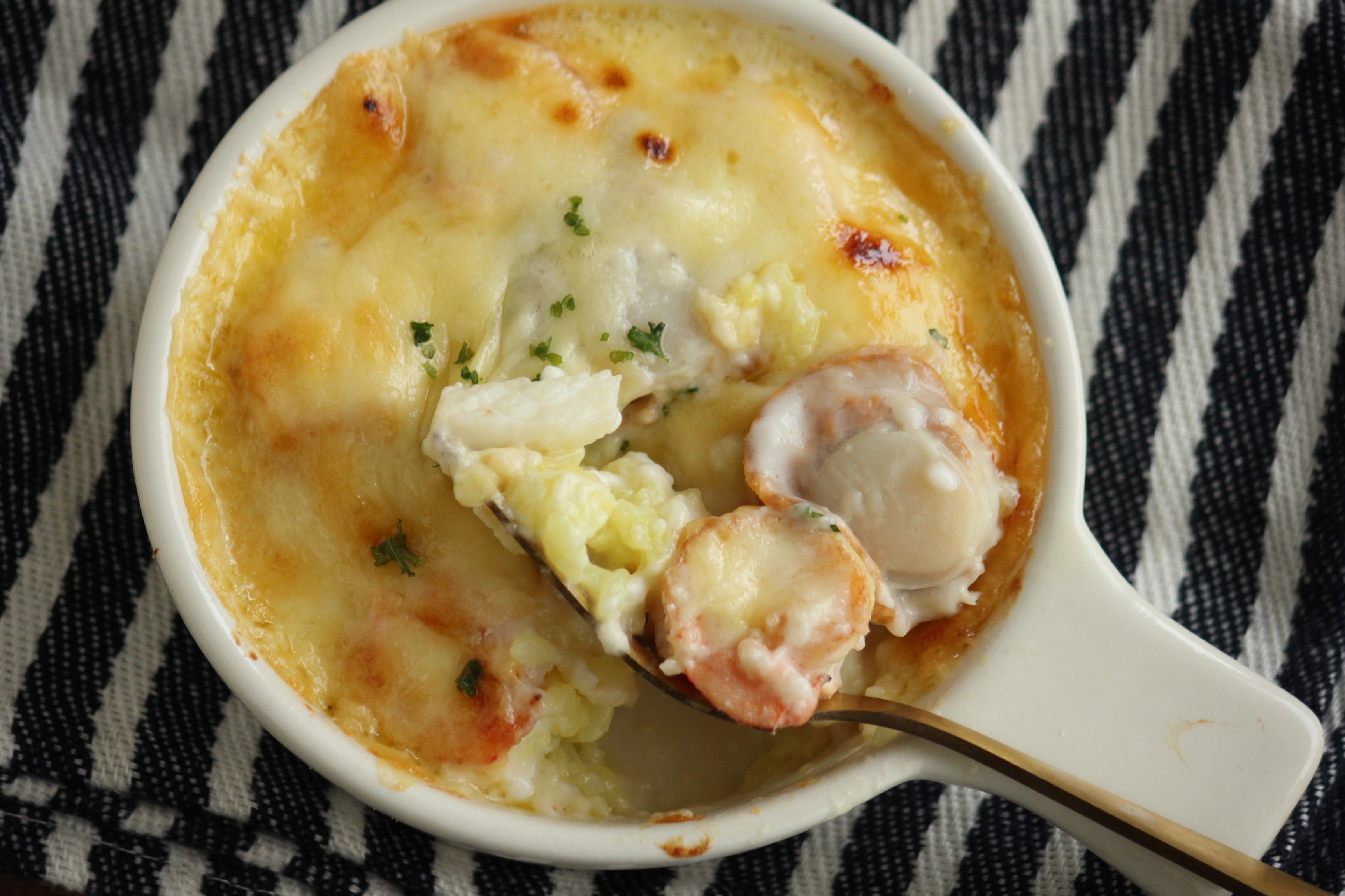 シーフードの白みそホワイトソースピザレシピ・作り方 - E・レシピ