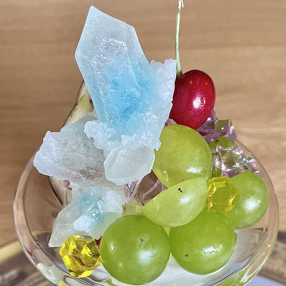 まるで宝石箱みたいなカフェ！キラキラ輝く”鉱物”のような琥珀糖が可愛い「ハラペコラボ」 大阪・北堀江- ufu.ウフ。