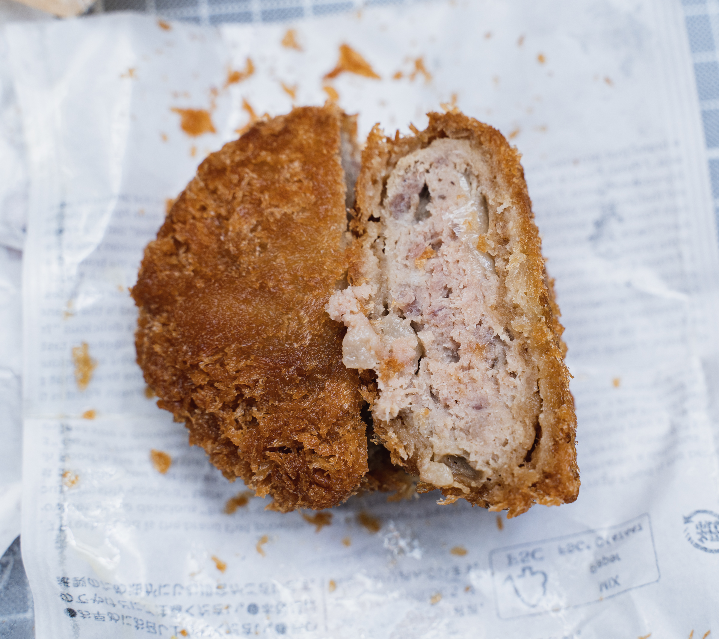 アツアツの肉汁がどばっと噴き出すローソンの「あふれメンチ」と「とけコロ」を食べてみた - GIGAZINE